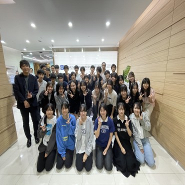 Students from Waseda Shibuya Senior High School Tour Our Facilities